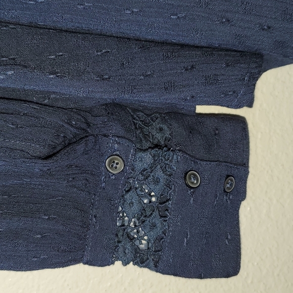 Free People Oversized Victorian, vintage-inspired design look at all this detail - Picture 9 of 16